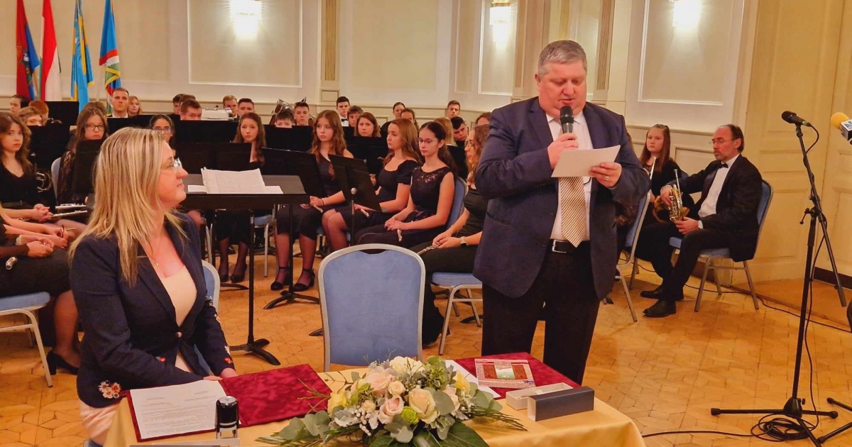 A zenének köszönhetően újabb testvértelepüléssel gazdagodott Korond község